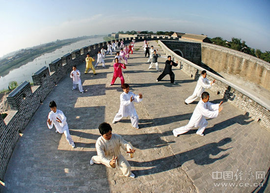 40万群众习练太极拳