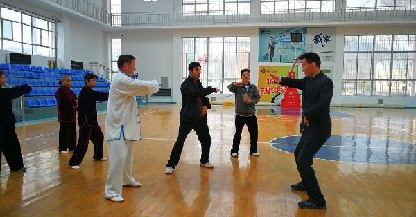 中国太极拳名师朱学峰与张掖太极拳爱好者互动交流