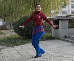 云裳广场舞火了爱舞蹈教学视频