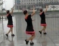 大阪城的姑娘小丫健身舞