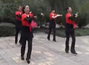 郑州舞者广场舞碧蓝村的姑娘最新中老年广场舞