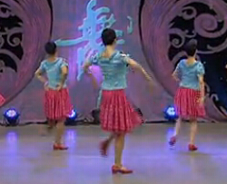 挥着翅膀的女孩背面动作演示视频舞曲免费 杨艺广场舞