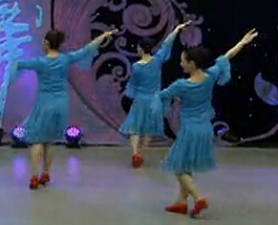 杨艺广场舞小三和弦 背面动作演示视频