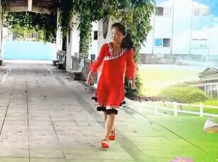 明明广场舞爱飞翔中老年广场舞视频舞曲