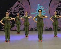 杨艺立华阿中中 广场舞年轻的士兵 最新超清广场舞