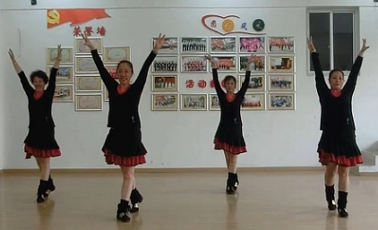 武汉市舞精灵排舞爱的华尔兹 舞蹈设计白鸽 广场舞排舞舞蹈歌曲免费