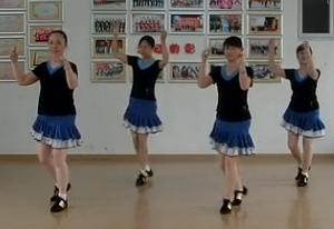 武汉市舞精灵排舞 和我一起摇摆 舞蹈设计：白鸽老师 广场舞蹈歌曲音乐免费                      1