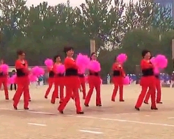 广场舞跳到北京串烧 天地广场舞 时尚广场舞变队形表演