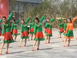 勒勒车广场舞舞蹈视频 湖北春英粉丝队与春英老师共舞