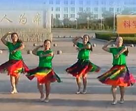 海南昌中绿坪广场舞梦在新疆 团队版 崔浩然《梦在新疆》歌词