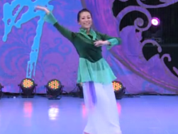 杨艺小素广场舞愿做菩萨那朵莲正面演示 个人版 路勇《愿做菩萨那朵莲》歌词