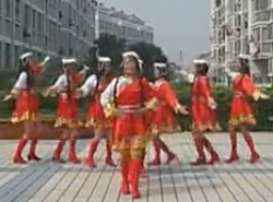 盛泽雨夜广场舞新雪山阿佳 雪山阿佳广场舞队形版 藏族舞蹈