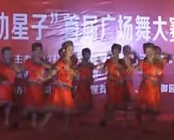 沙湖山广场舞太阳出来喜洋洋 最新广场舞变队形表演视频
