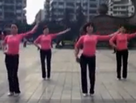 周思萍广场舞家乡的小河舞蹈视频