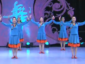 杨艺王梅广场舞《雪红花》第二版 雪红花舞蹈舞曲