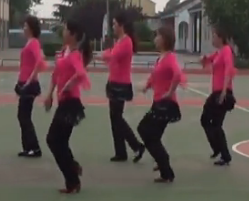 清纤广场舞十八的姑娘一朵花 中老年广场舞视频
