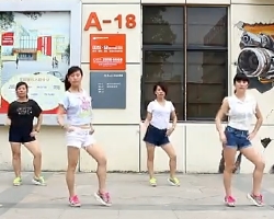 张林冰广场舞时尚街舞 倾城伊林健身队演绎 最新减肥广场舞