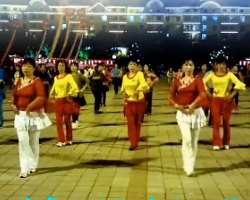 珲春金达莱广场舞唱给姑娘卓玛 简单时尚广场舞 最新广场舞大全