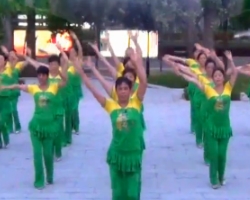 幸福天天广场舞舞动中国 最新广场舞变队形表演 广场舞串烧