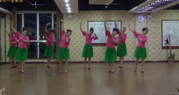 广场舞我爱的人在新疆 酷风一簇舞团 分解动作教学