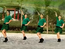 关山锦瑟广场舞大家一起唱舞蹈视频 热情欢快的中老年广场舞