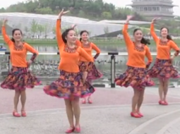 阿妹等哥回家乡广场舞团队正面舞蹈视频 陕西凤舞飞天广场舞