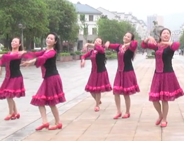 湖南盼盼飞仙广场舞 我爱的人在新疆 表演 视频舞曲