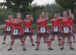 北京望京凤凰姐妹广场舞唱起来跳起来 队形表演