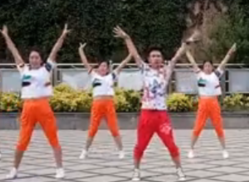 让我们跳起来广场舞团队舞蹈视频 杨光广场舞姐妹队演示