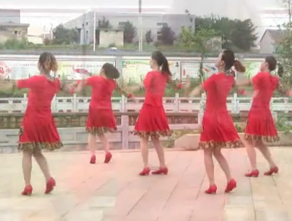 甜甜糖果广场舞 红火火的中国甜美美的家 背面展示 音乐