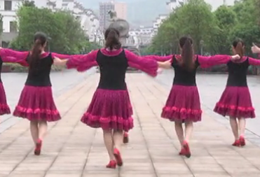 湖南盼盼飞仙广场舞 我爱的人在新疆 背面展示 中老年广场舞