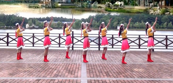 爱吾情歌在草原广场舞舞蹈视频 正反面口令教学 附舞曲