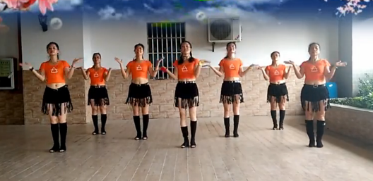 凤凰香香广场舞《家乡的姑娘真漂亮》教学视频
