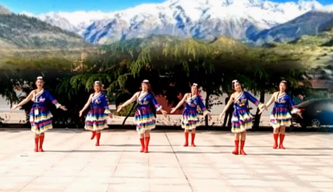 唱不完的情歌广场舞 霓裳和悦广场舞 藏族舞团体演示