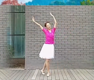 沈阳中国印象的广场舞《小白船》分解教学视频