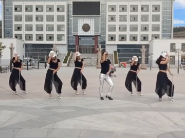 杨光的拐杖爵士广场舞《下个路口见》分解教学视频