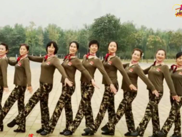 北京望京凤凰姐妹的广场舞《给青春理个短头发》视频