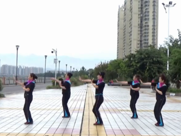 谢春燕的动感健身广场舞《女人像个球》教学视频