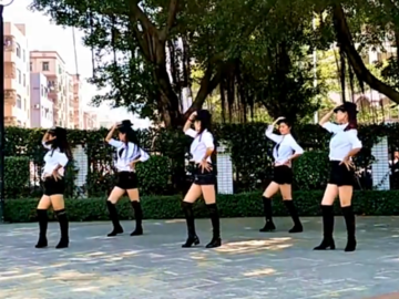 凤凰香香的帽子广场舞《疯狂》教学视频