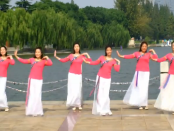 安庆轻翎的广场舞《小河淌水》分解教学视频