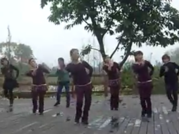 温江吴三的广场舞《阿尔山的姑娘》视频