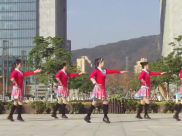 新月舞蝶的民族风健身广场舞《等着我来爱》教学视频