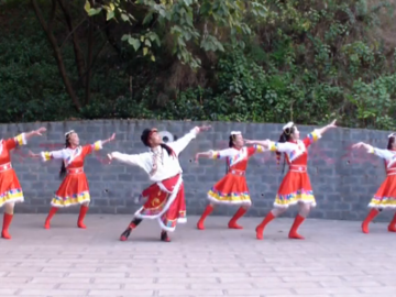 云南立铭的藏族广场舞《唱起来跳起来》教学视频