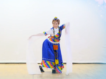 就爱广场舞课堂的藏族广场舞《爱琴海》教学视频