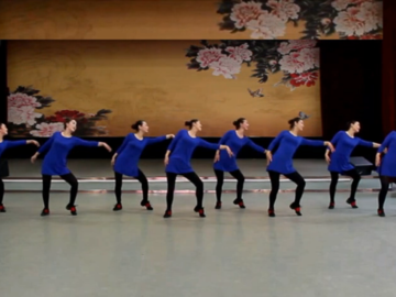 大庆石化老年大学的形体广场舞《拉着妈妈的手》教学视频