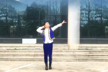 小东北的新疆广场舞《掀起你的盖头来》教学视频