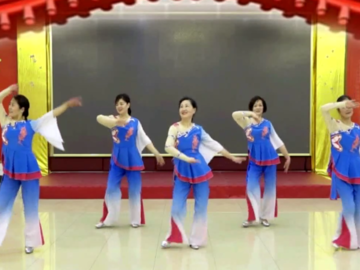 望京凤凰姐妹广场舞《幸福小城》视频