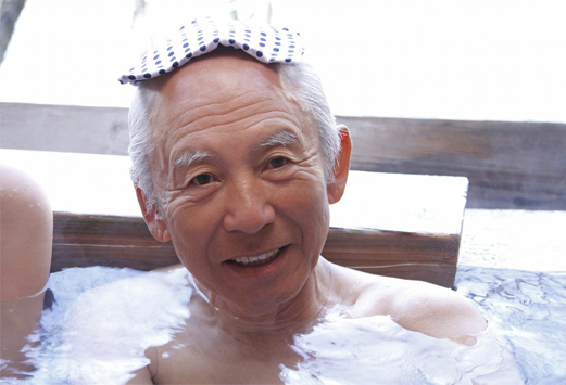 老人多久洗一次澡?夏季老年人洗澡注意哪些事项?