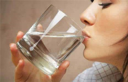 身体不同部位出汗的疾病提示 如何正确喝水补充水份
