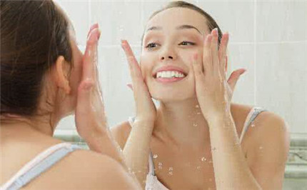 洗脸绝对不能有的9件事 做好让你年轻10岁